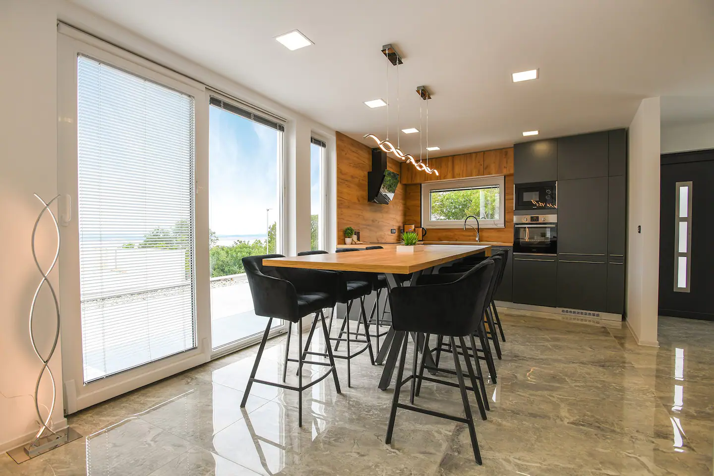 0c5f0bb7-975c-4cec-b448-5ee678728b3c