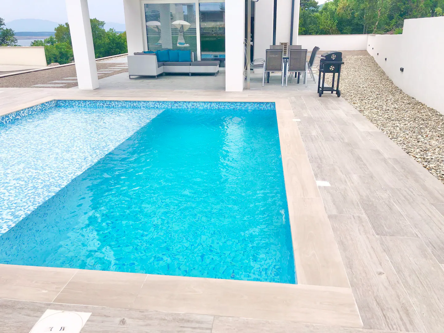 1bb675ae-c75c-42b1-8bd4-3b374429ee50