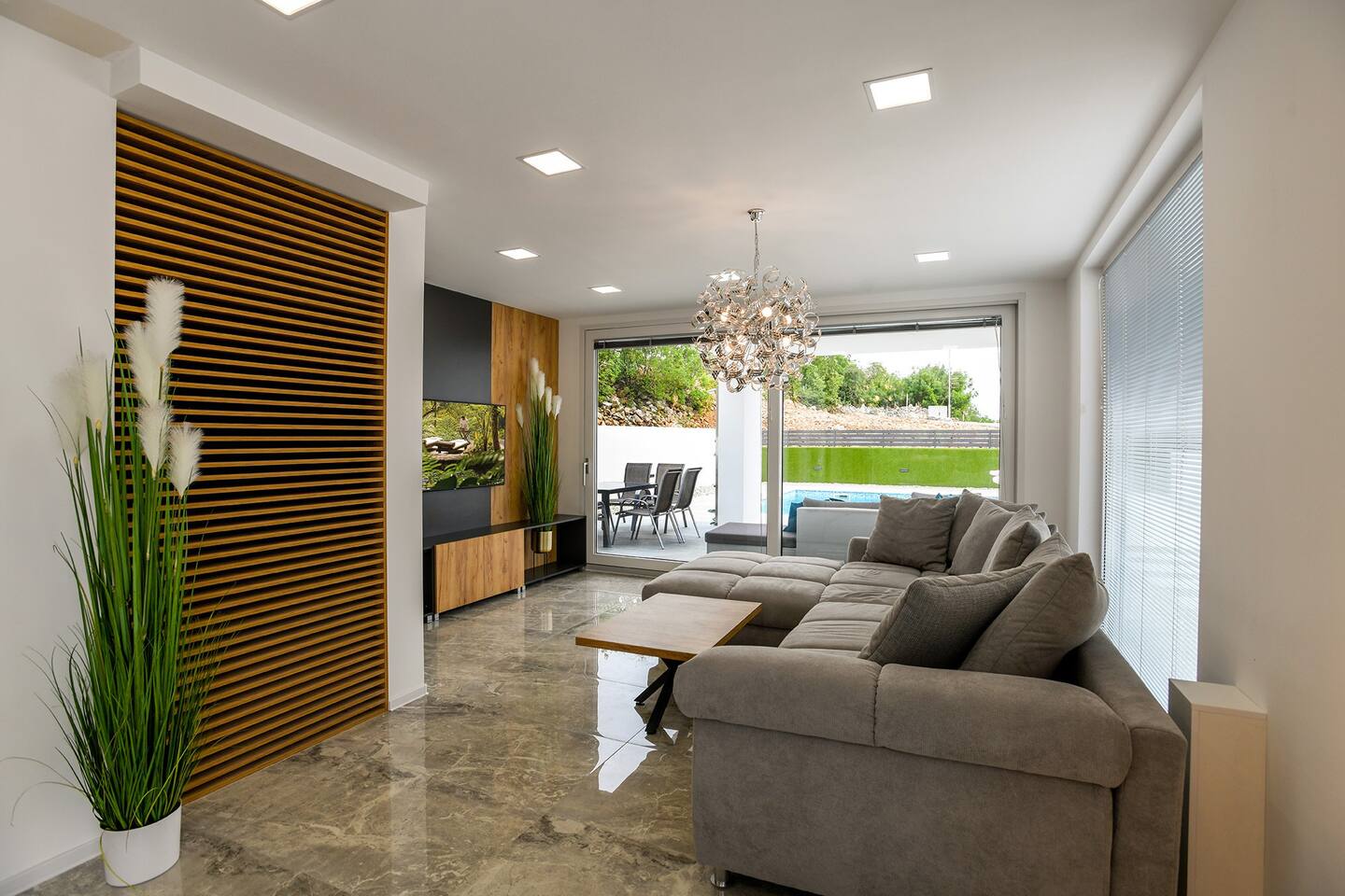 318e1e31-1939-41a7-889a-9d19e0bc018a