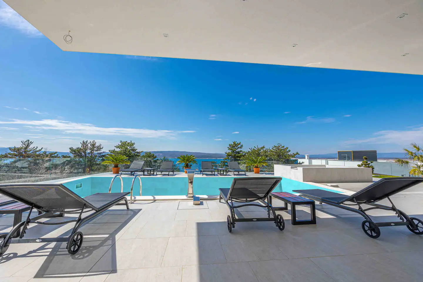 3a9d01e3-3947-4231-8746-54736884fc93