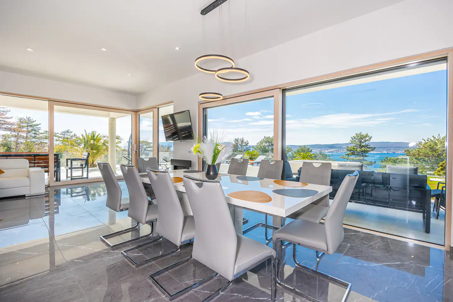 4103918a-50ef-4745-a1b0-fe9cd74be045