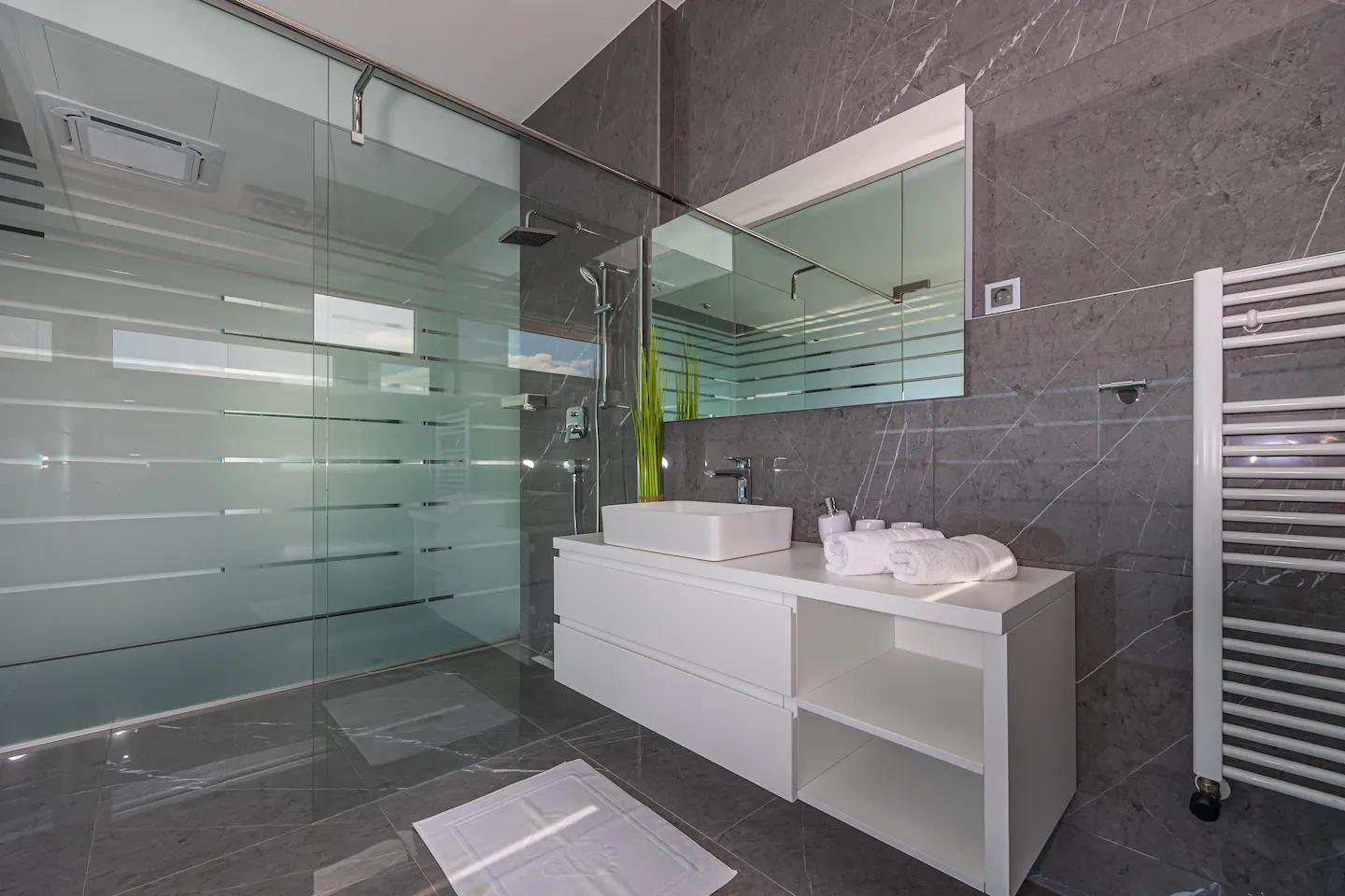 4434464f-da46-4b0b-83b5-9b3a36de69a1