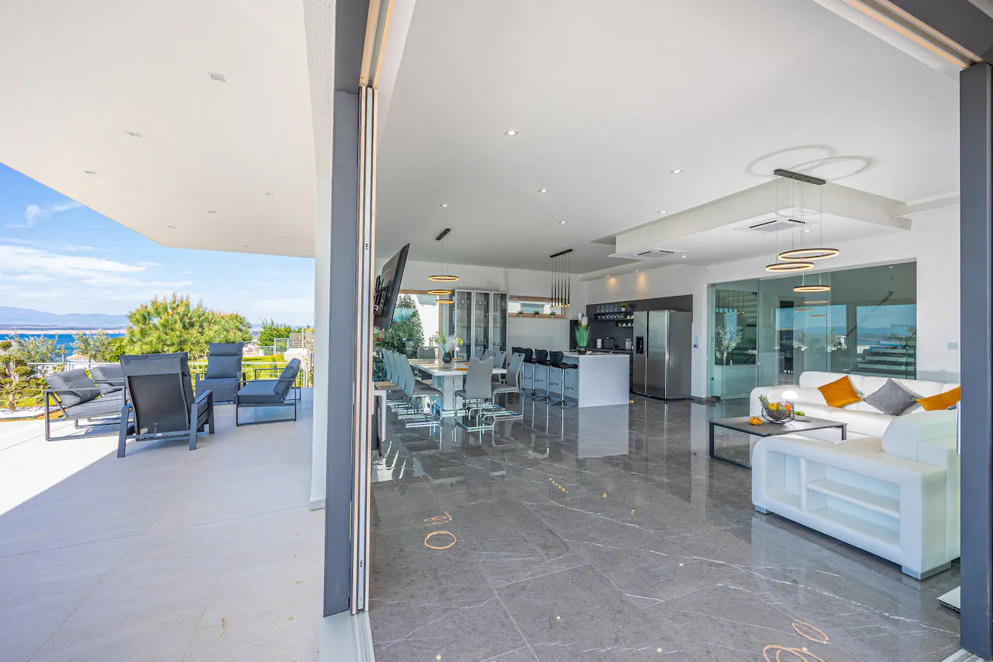 606f1c39-b16e-4be5-869c-8cbf26cab565