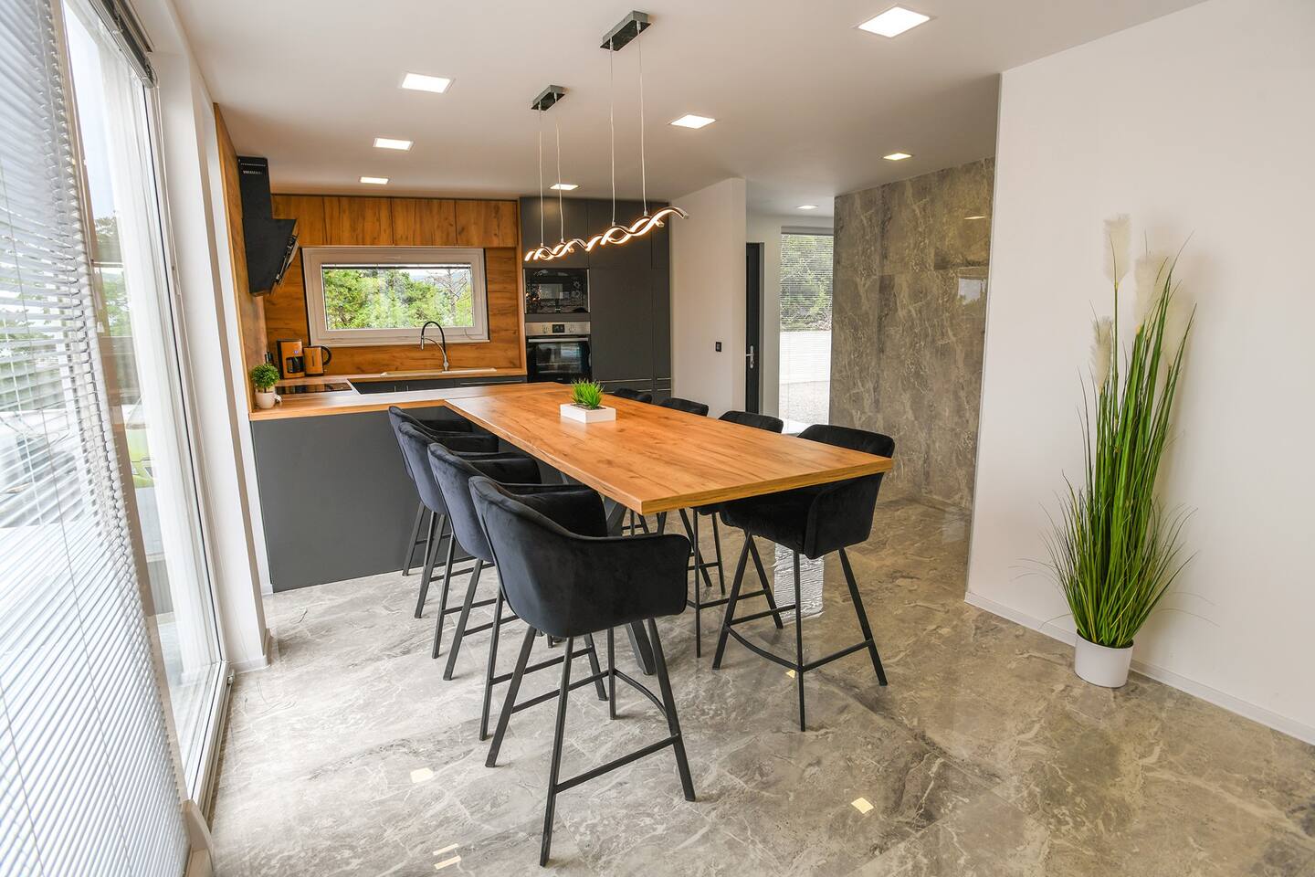 9a787ae6-7a27-49fa-a425-cc353ba89475