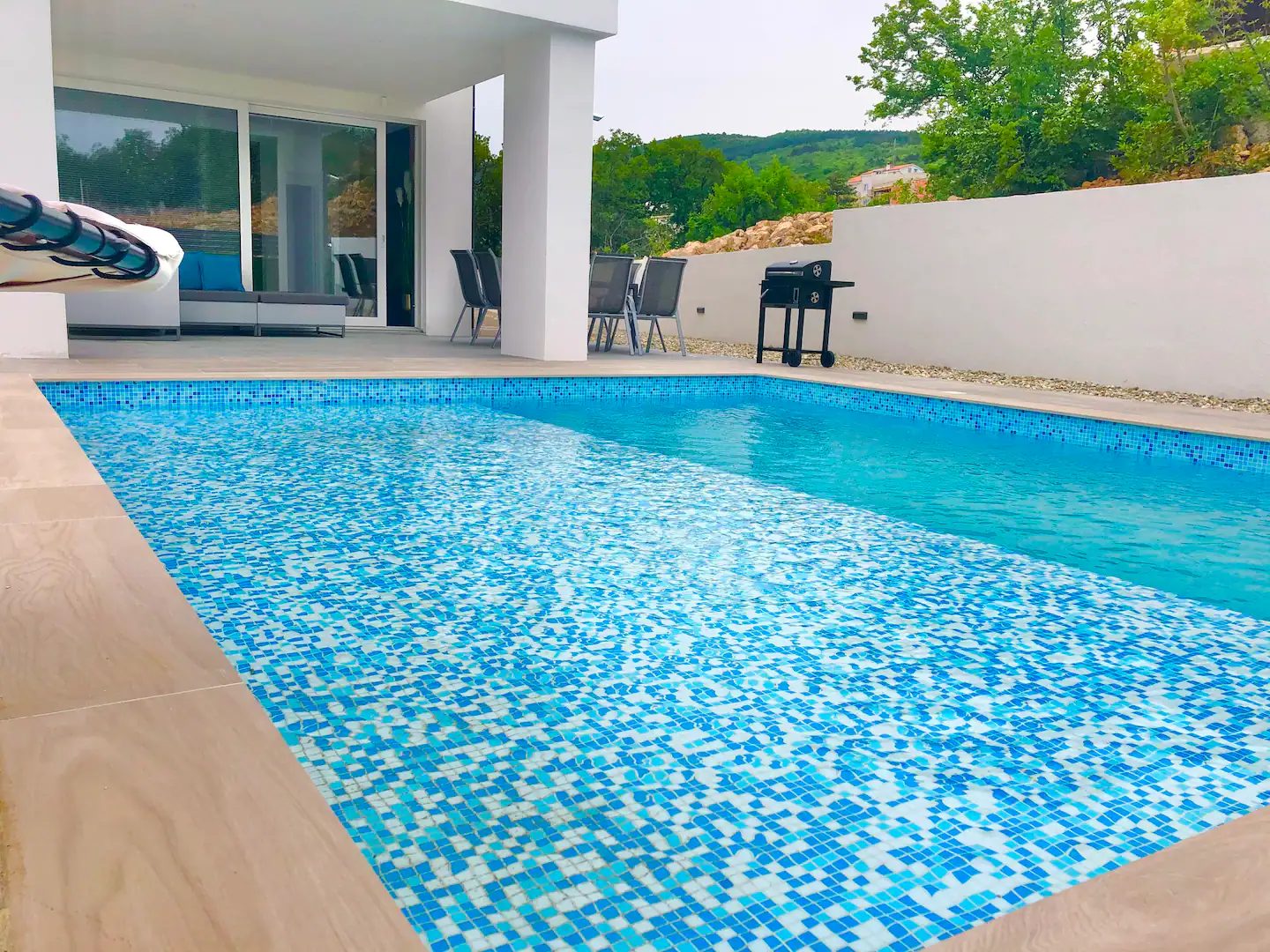 b22d24a0-4584-41b9-b501-e95b43803185