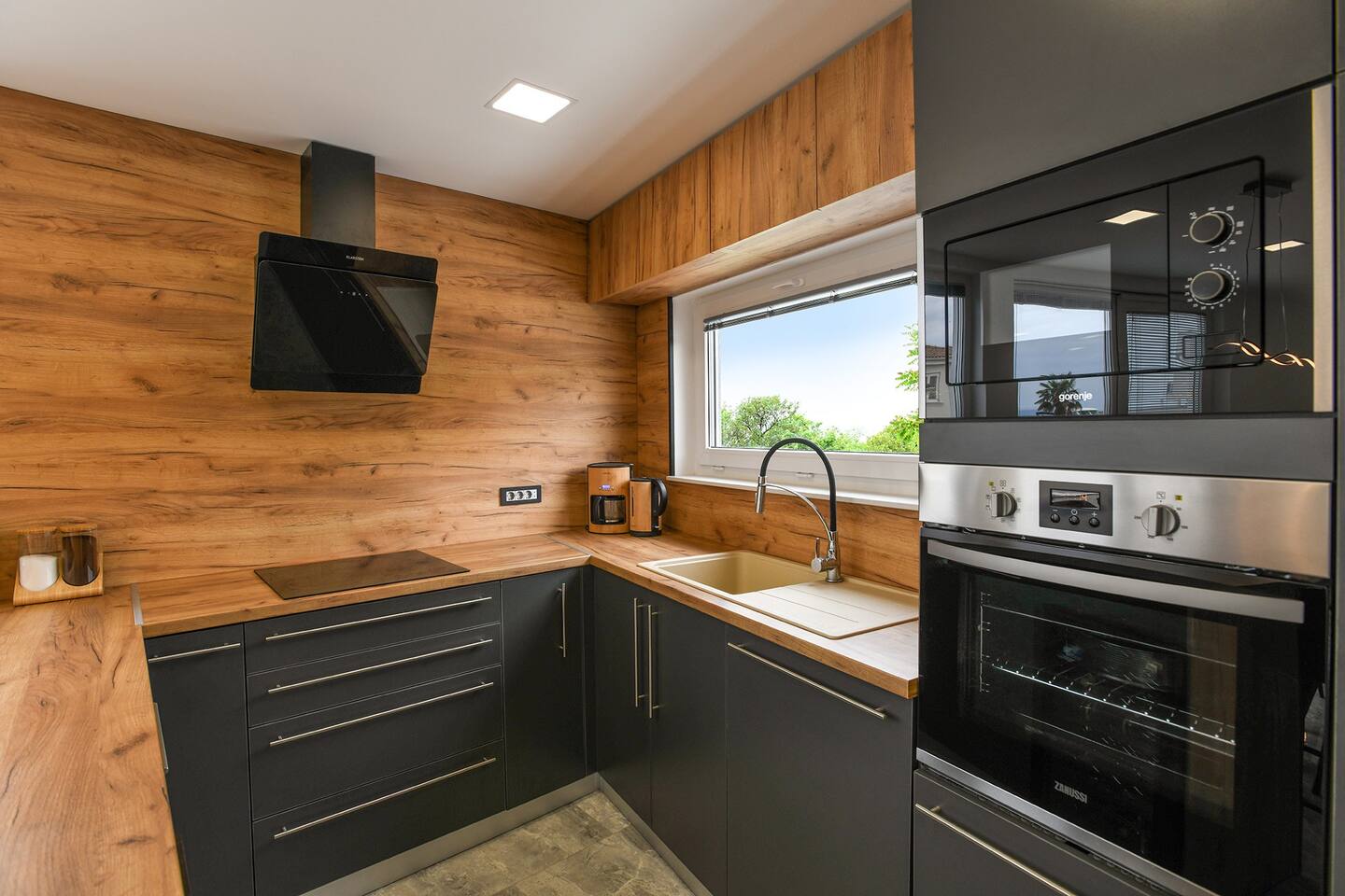 cb311f3c-1546-4244-a073-3b6bc812148f