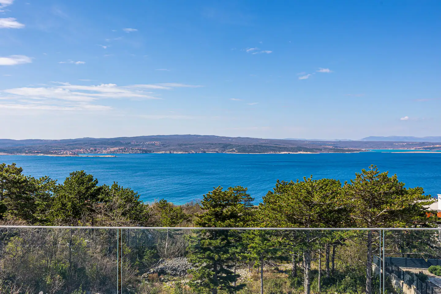 db1275dd-a4c1-4a73-a85d-77bd4b348aa2